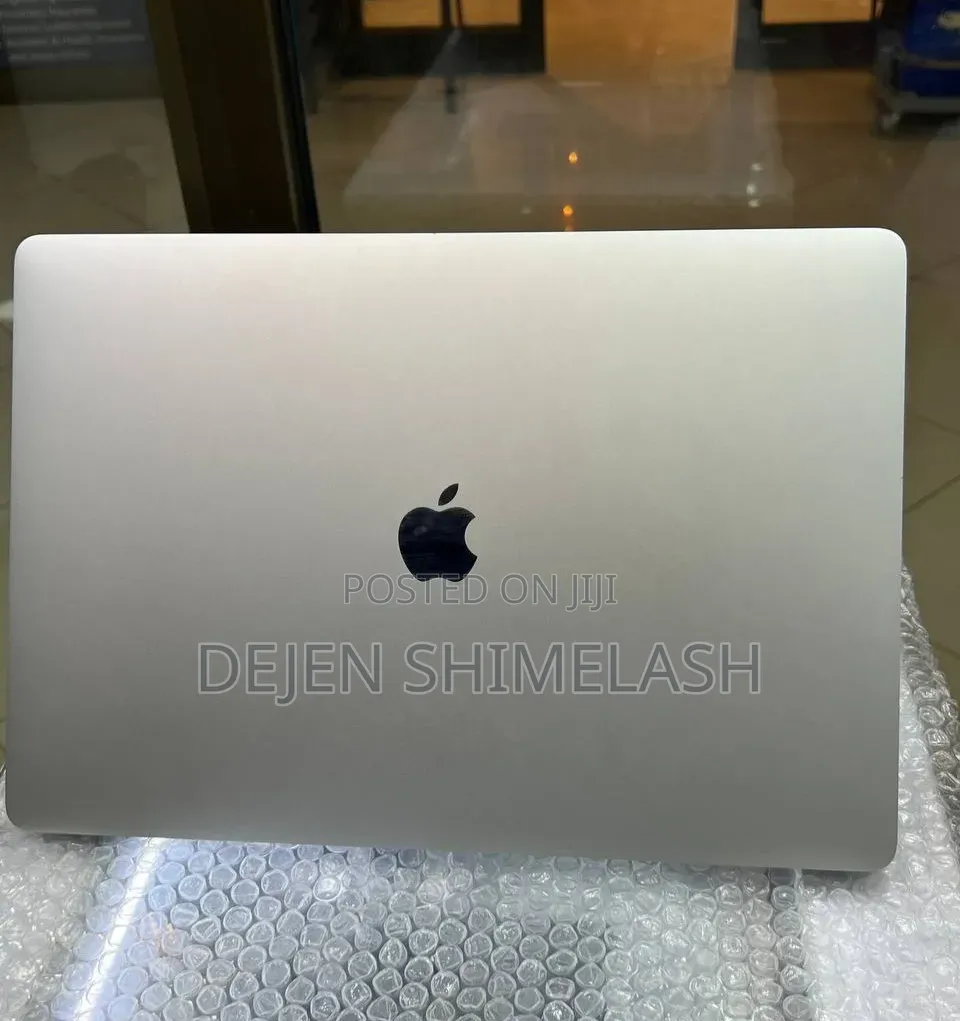 New Laptop Apple MacBook Pro 2018 16GB Intel Core i7 SSD 256GB