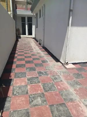 5bdrm Villa in Lebu Medhaniyalem, Nifas Silk-Lafto for rent