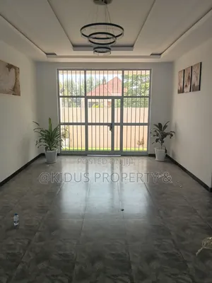 5bdrm Villa in Lebu Medhaniyalem, Nifas Silk-Lafto for rent