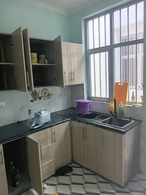 5bdrm Villa in Lebu Medhaniyalem, Nifas Silk-Lafto for rent