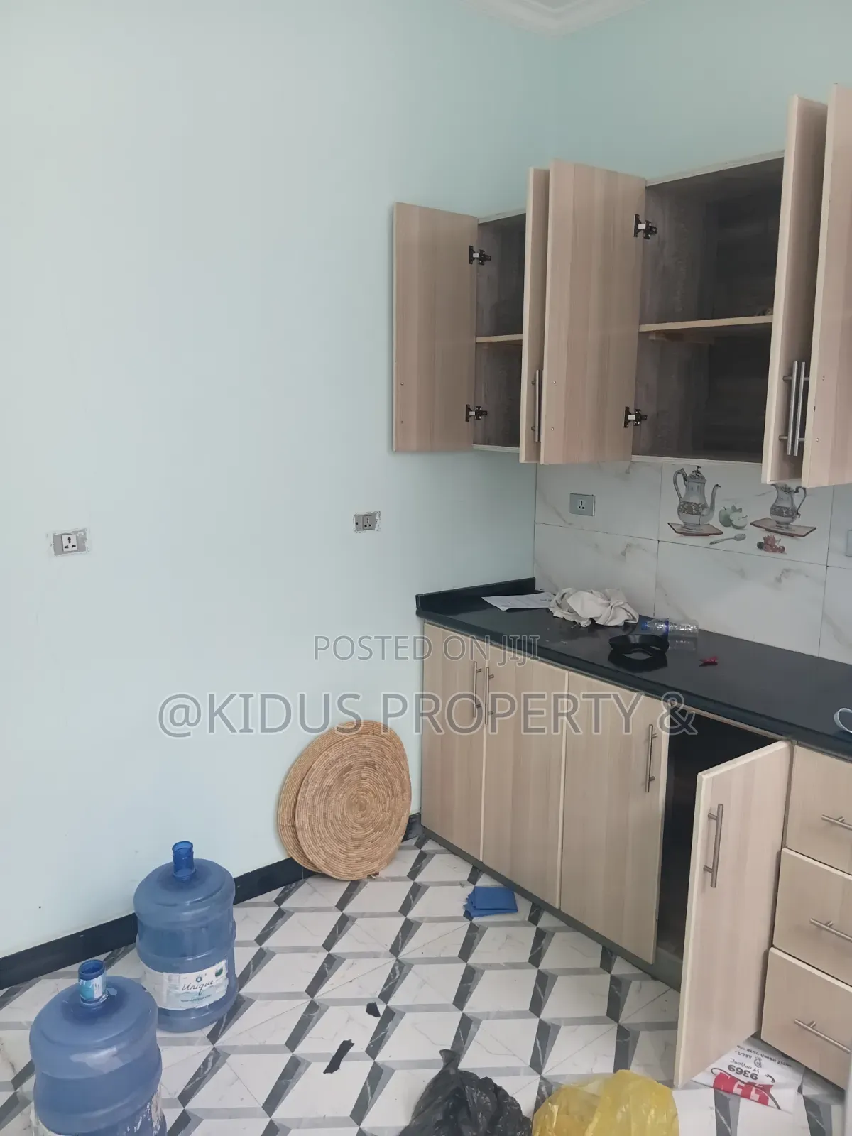 5bdrm Villa in Lebu Medhaniyalem, Nifas Silk-Lafto for rent