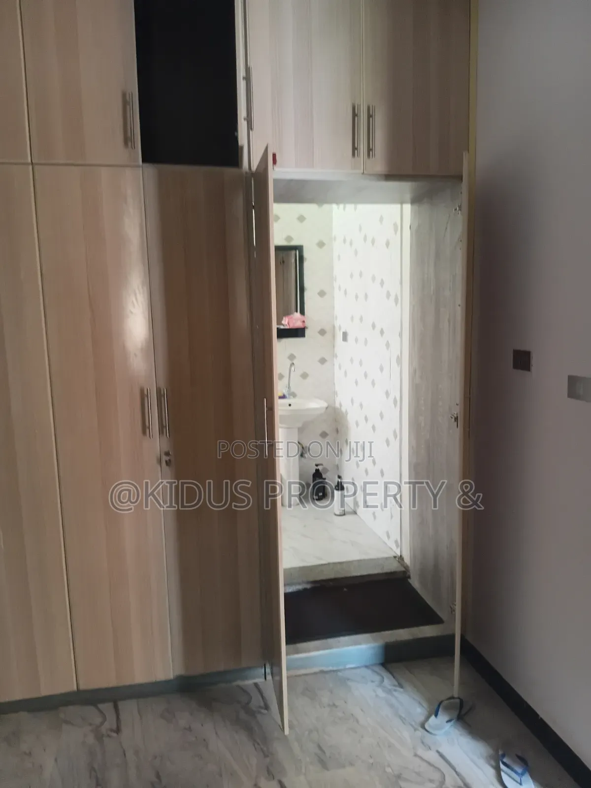 5bdrm Villa in Lebu Medhaniyalem, Nifas Silk-Lafto for rent