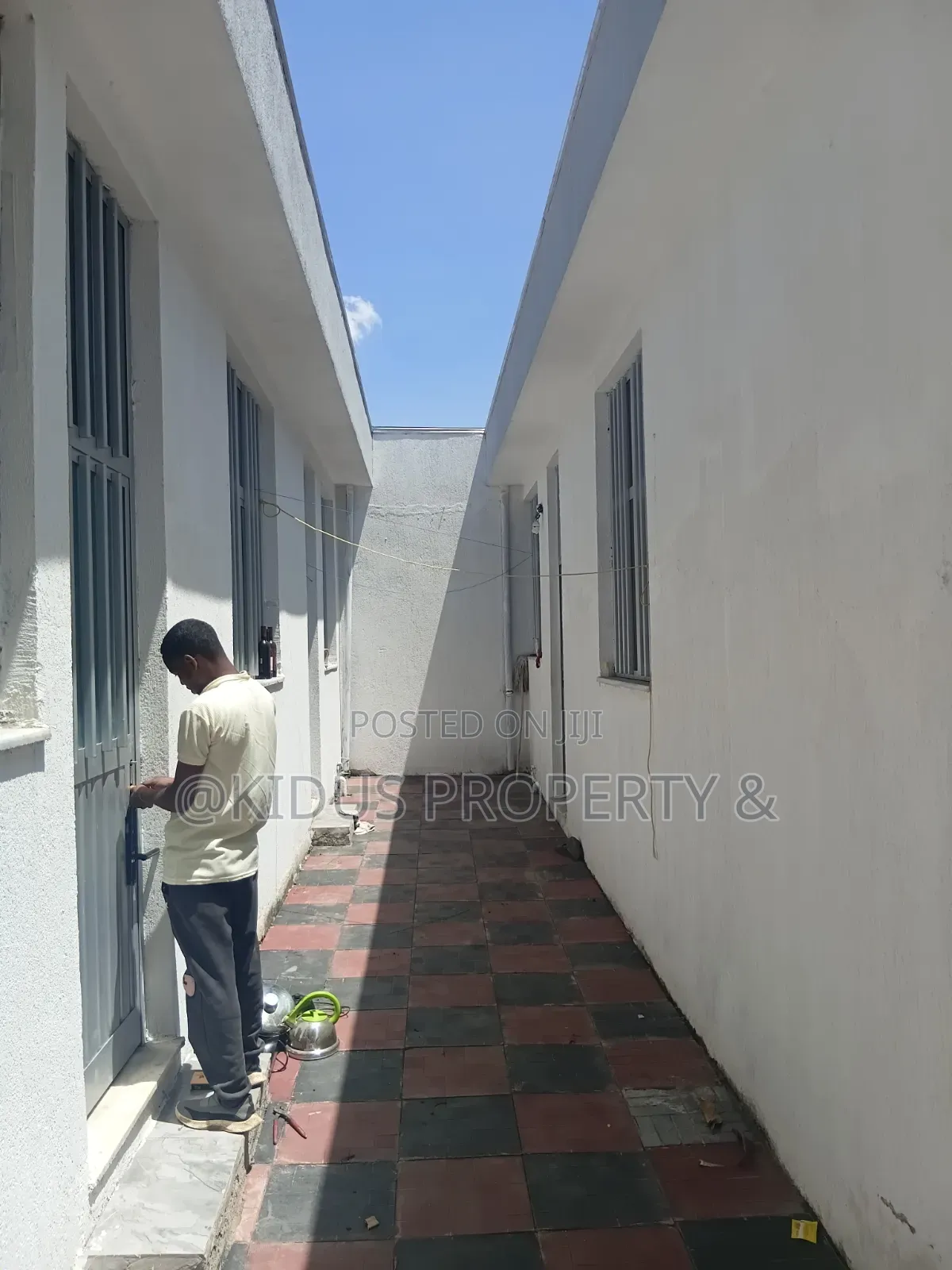 5bdrm Villa in Lebu Medhaniyalem, Nifas Silk-Lafto for rent