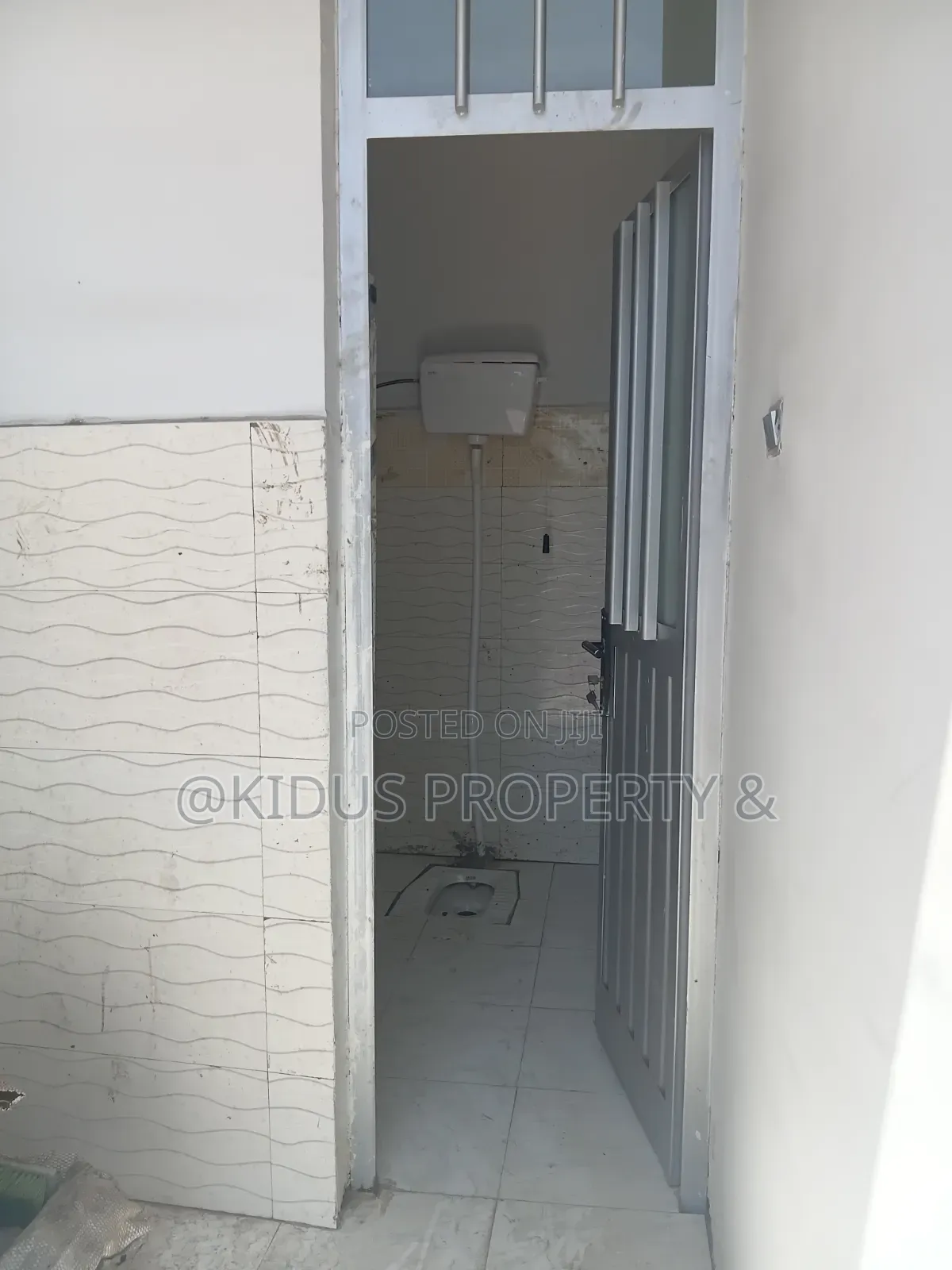 5bdrm Villa in Lebu Medhaniyalem, Nifas Silk-Lafto for rent