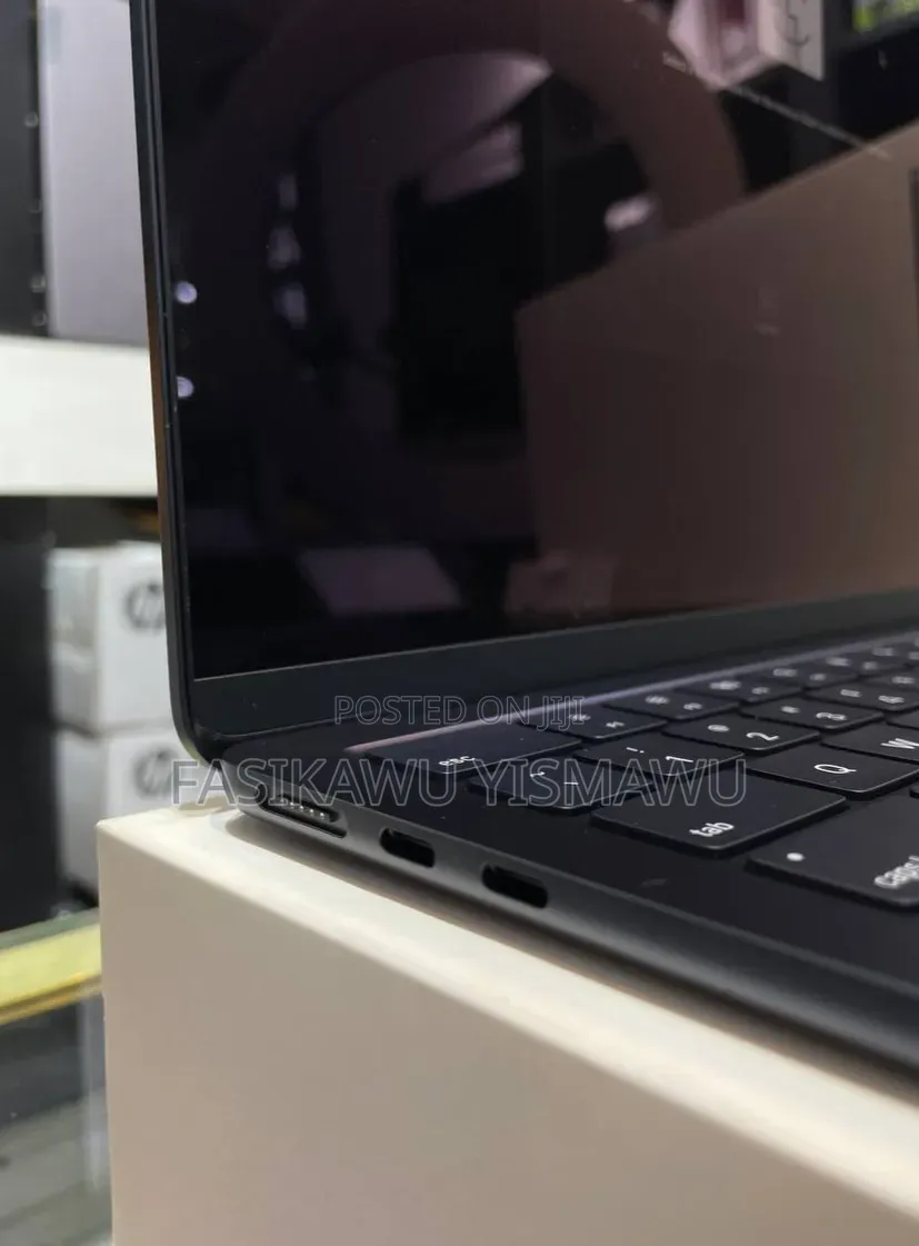New Laptop Apple MacBook Air 16GB Apple M4 SSD 512GB