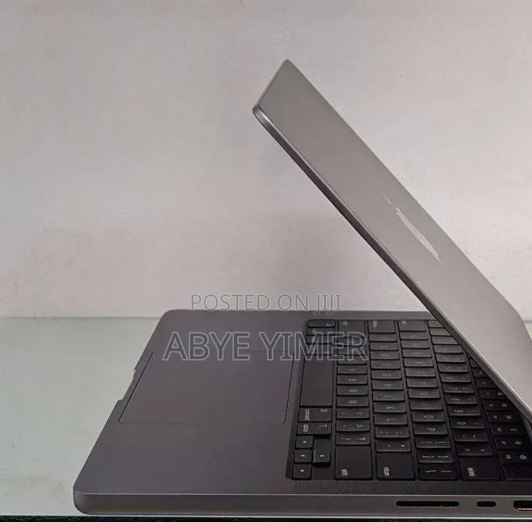 New Laptop Apple MacBook Pro M1 16GB Apple M1 Pro SSD 512GB