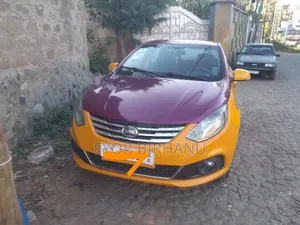 JAC J4 2020 Orange