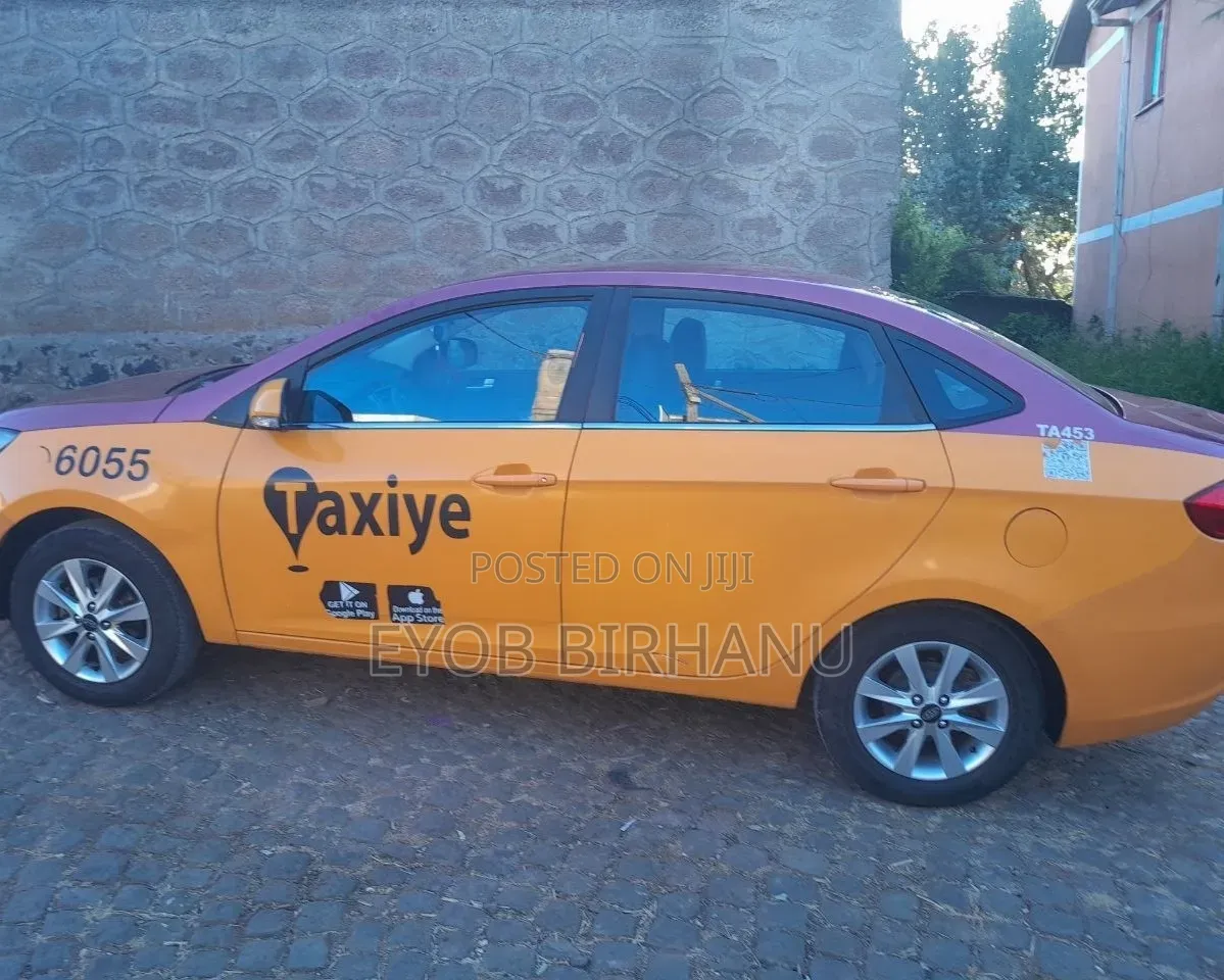 JAC J4 2020 Orange