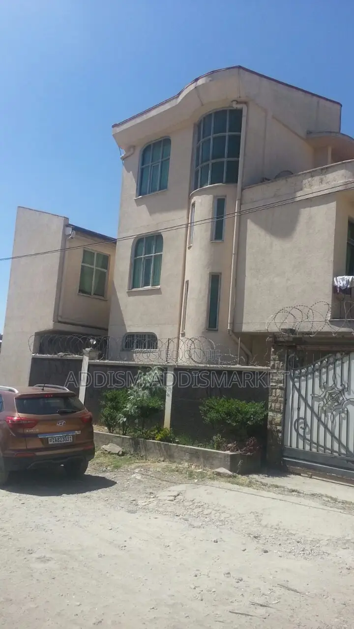 Furnished 5bdrm Villa in የግለሰብ ቤት, Gullele for sale