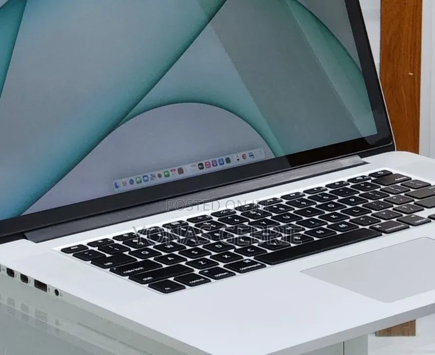 New Laptop Apple MacBook 16GB Intel Core i7 SSD 512GB