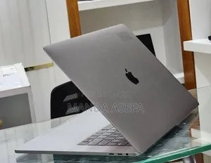 New Laptop Apple MacBook Pro 2017 16GB Intel Core i7 SSD 512GB