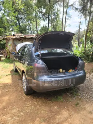 Toyota Yaris Base Sedan 4dr 2010 Gray