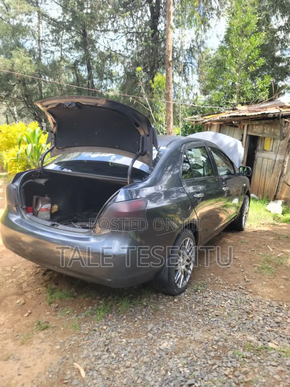 Toyota Yaris Base Sedan 4dr 2010 Gray