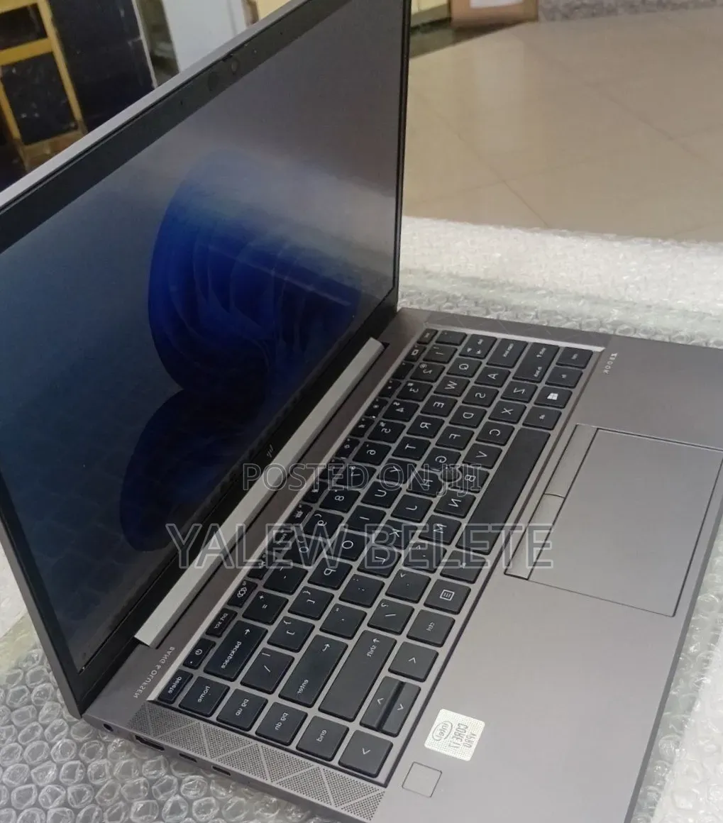 New Laptop HP ZBook Firefly 14 G7 16GB Intel Core i7 SSD 512GB