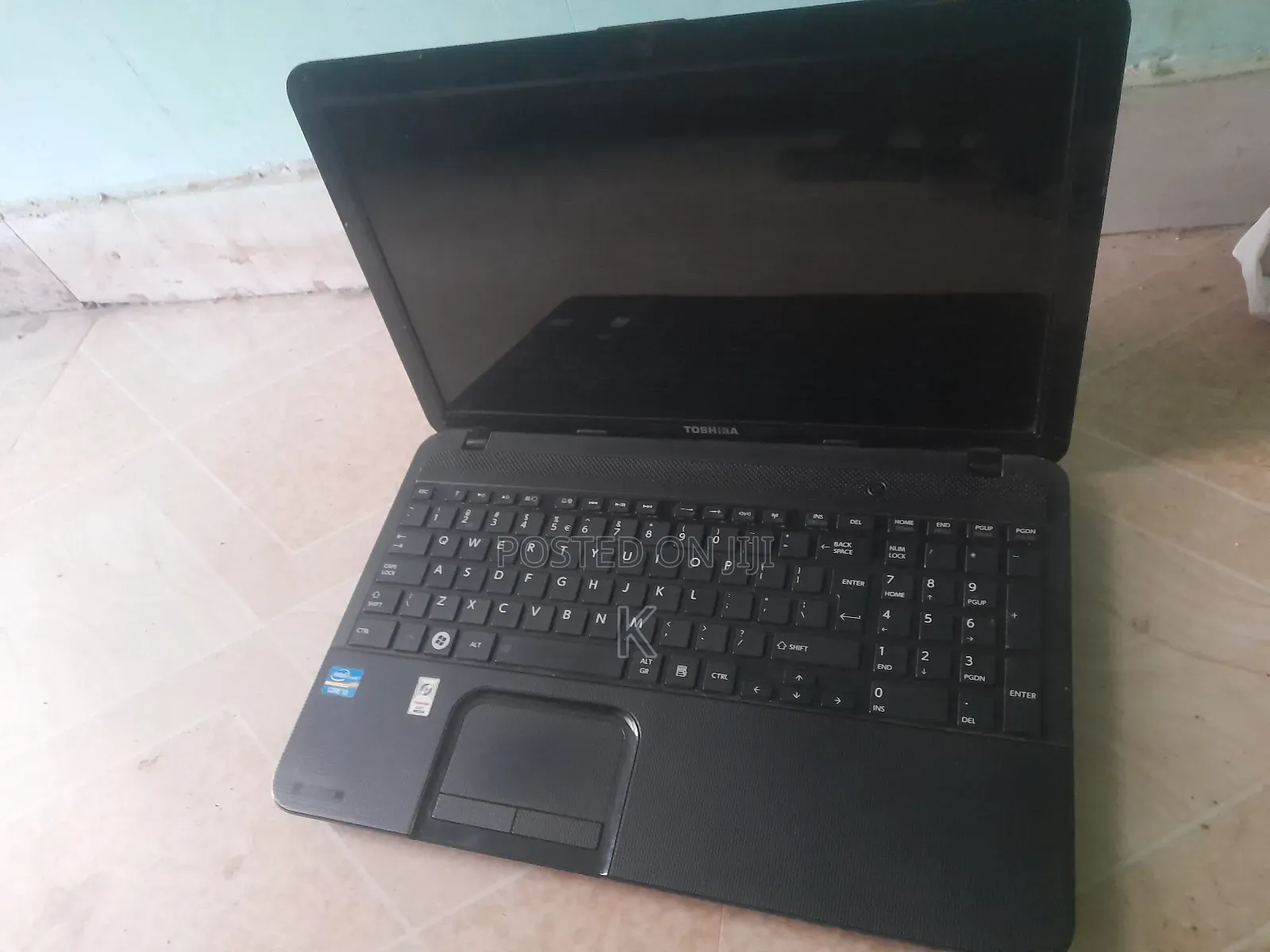 Laptop Toshiba Satellite C665 4GB Intel Core i3 HDD 500GB