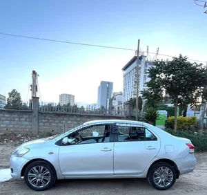 Toyota Yaris 2010 Silver