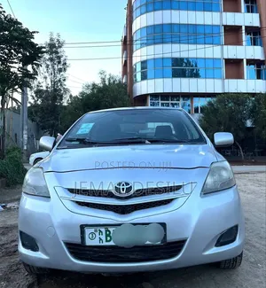 Toyota Yaris 2010 Silver