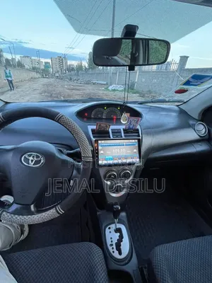 Toyota Yaris 2010 Silver