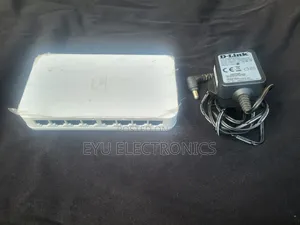 D-Link Des-1008c 8-Port Desktop Switch