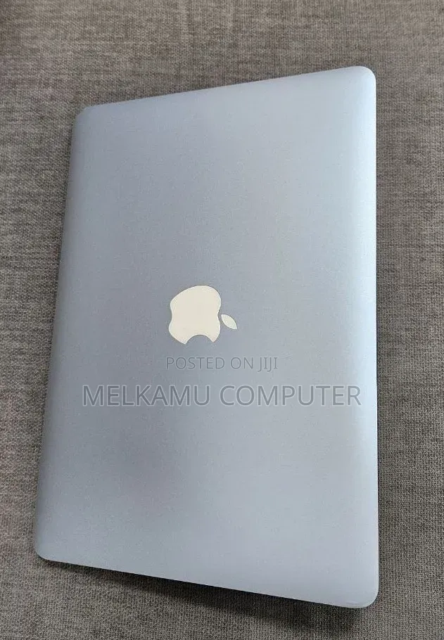 New Laptop Apple MacBook Pro 2015 8GB Intel Core i7 SSD 256GB