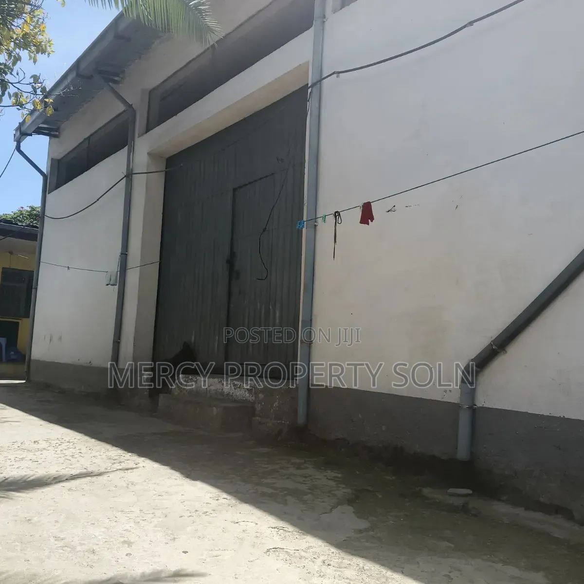 Warehouse for Rent Megenagna Bole Area የሚከራይ መጋዘን መገናኛ አከባቢ
