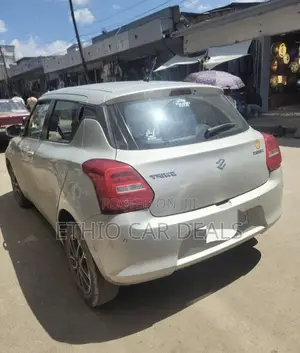 Suzuki Swift 2022 Silver