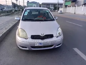 Toyota Vitz 2004 Pink