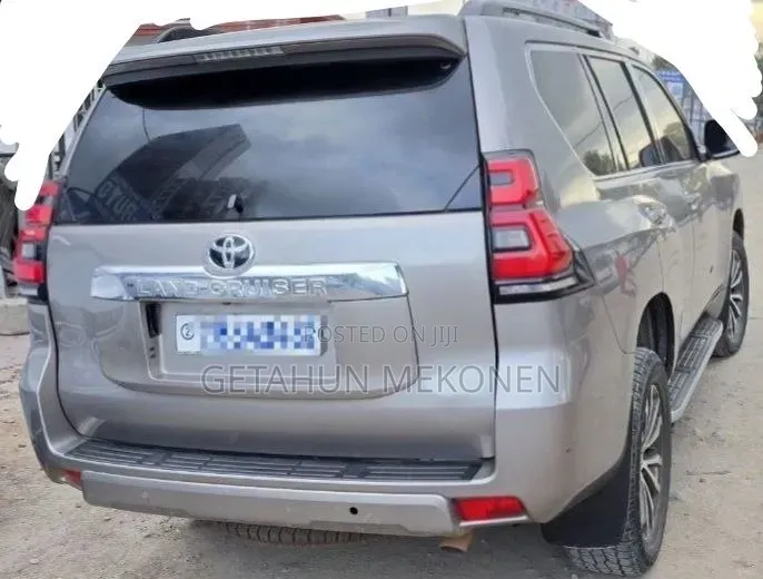Toyota Land Cruiser 2021 Gold