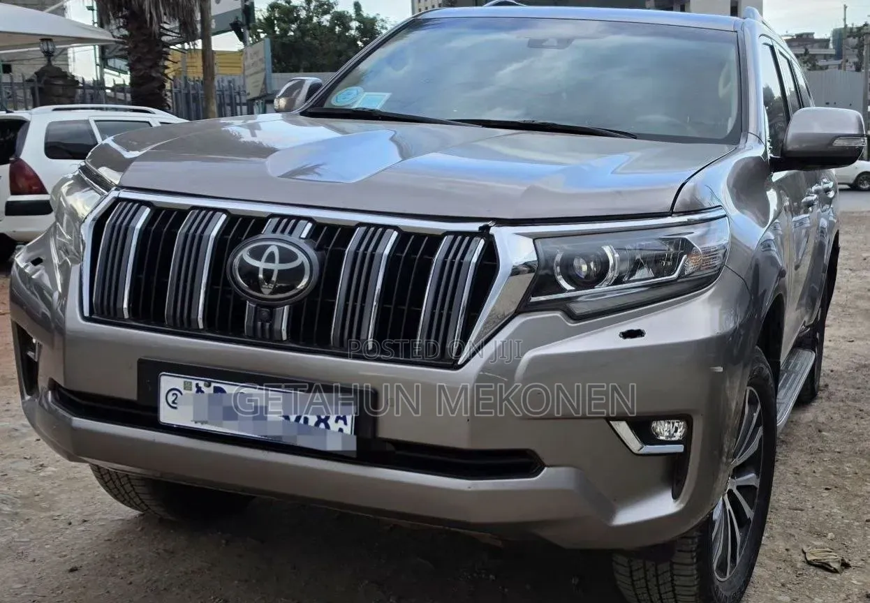 Toyota Land Cruiser 2021 Gold