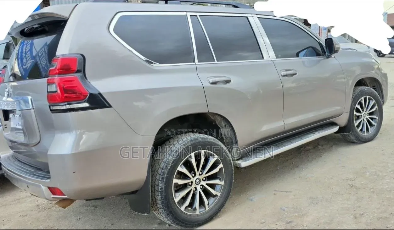 Toyota Land Cruiser 2021 Gold