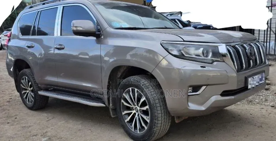 Toyota Land Cruiser 2021 Gold