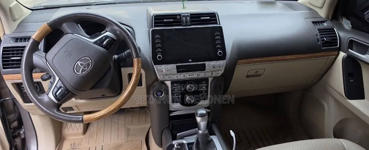 Toyota Land Cruiser 2021 Gold