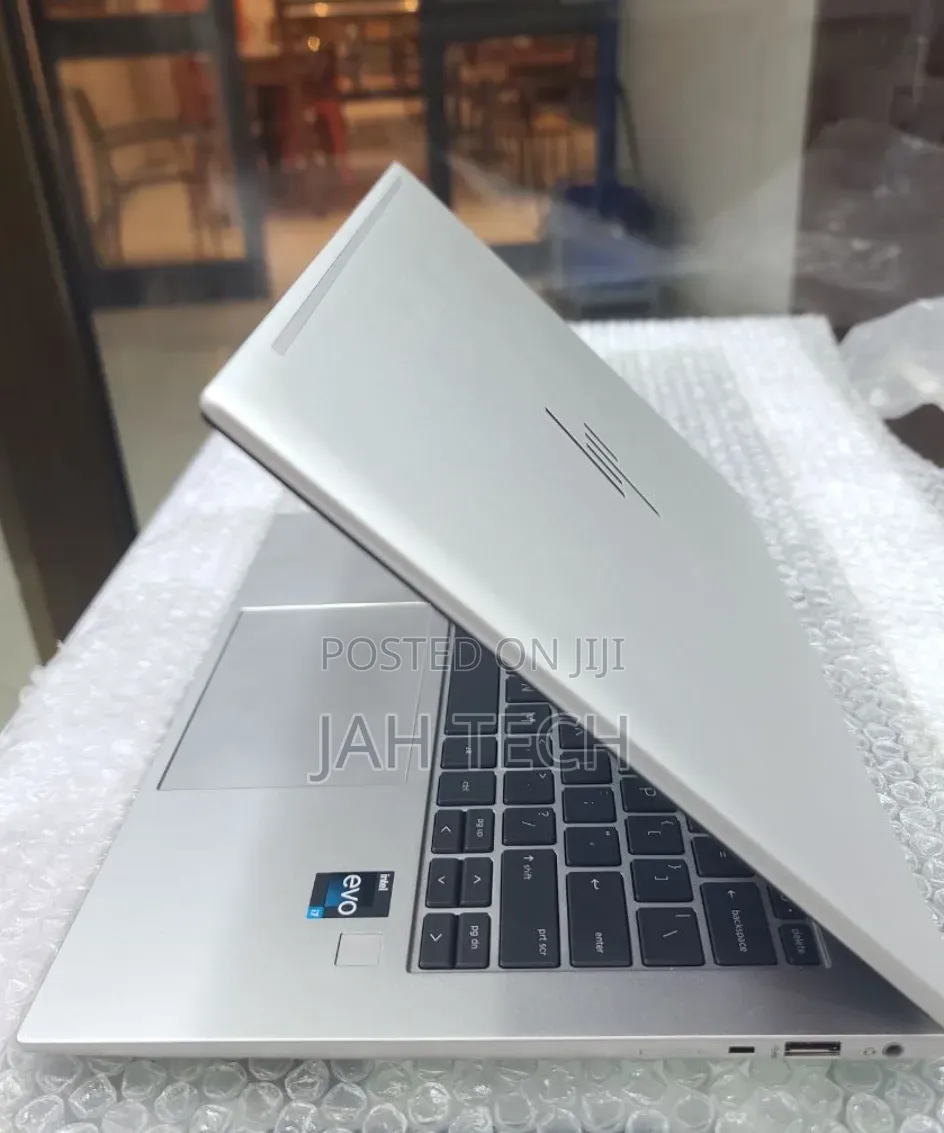 New Laptop HP EliteBook 840 G9 16GB Intel Core i7 SSD 512GB