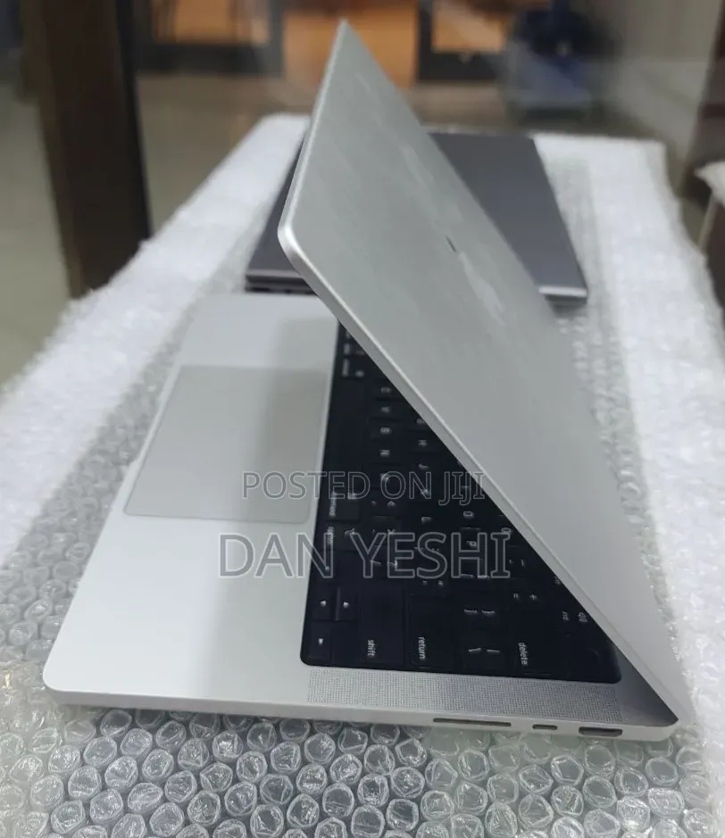 New Laptop Apple MacBook Pro 2021 M1 16GB Apple M1 SSD 512GB