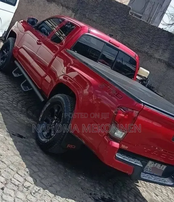 Toyota Tacoma 2018 Red
