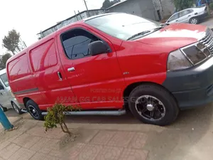 Toyota Quantum 2011 Red