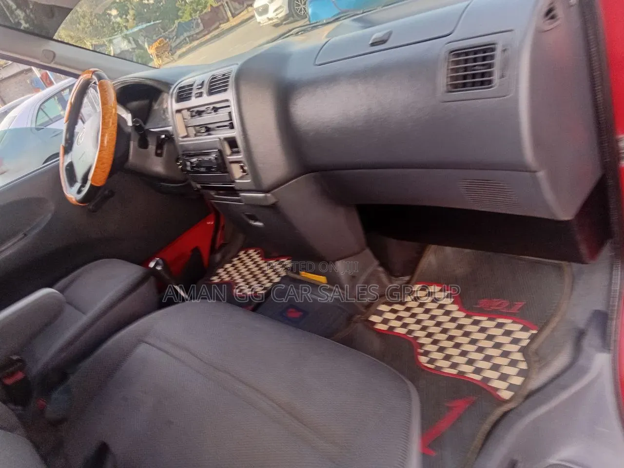 Toyota Quantum 2011 Red