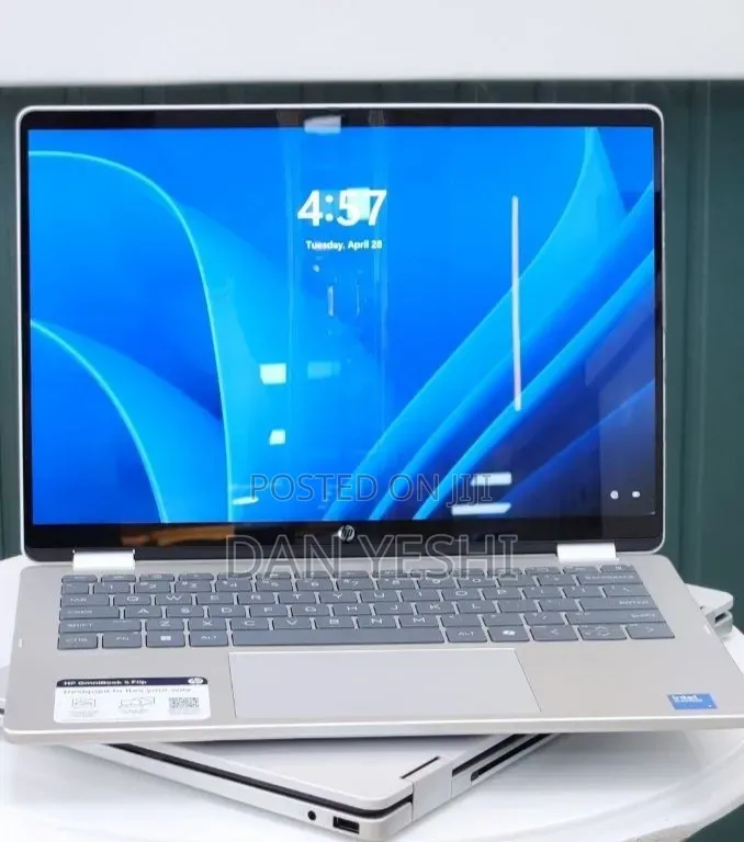 New Laptop HP OmniBook 5 Flip 16GB Intel Core 7 SSD 512GB