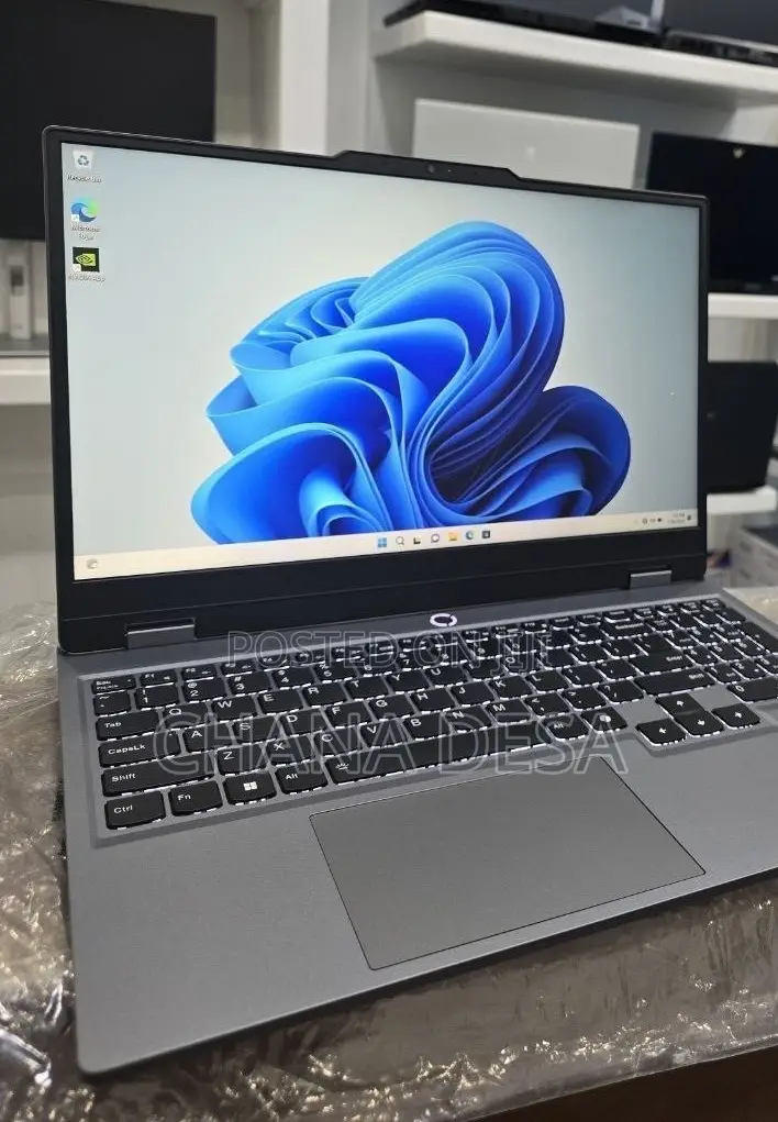 New Laptop Lenovo 16GB AMD Ryzen 5 SSD 512GB