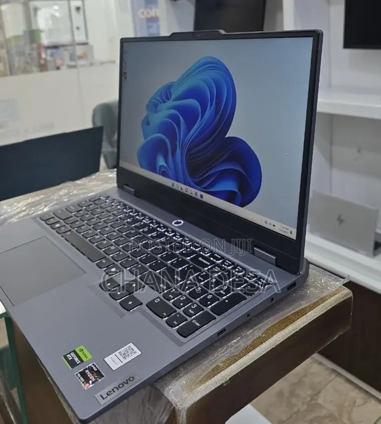 New Laptop Lenovo 16GB AMD Ryzen 5 SSD 512GB
