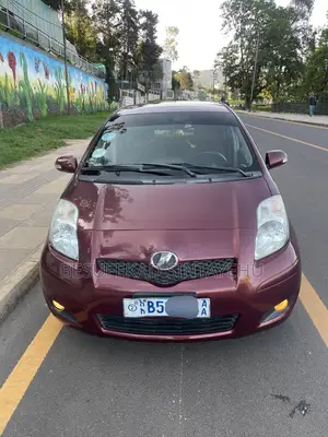 Toyota Yaris Base Hatchback 5dr 2010 Burgundy
