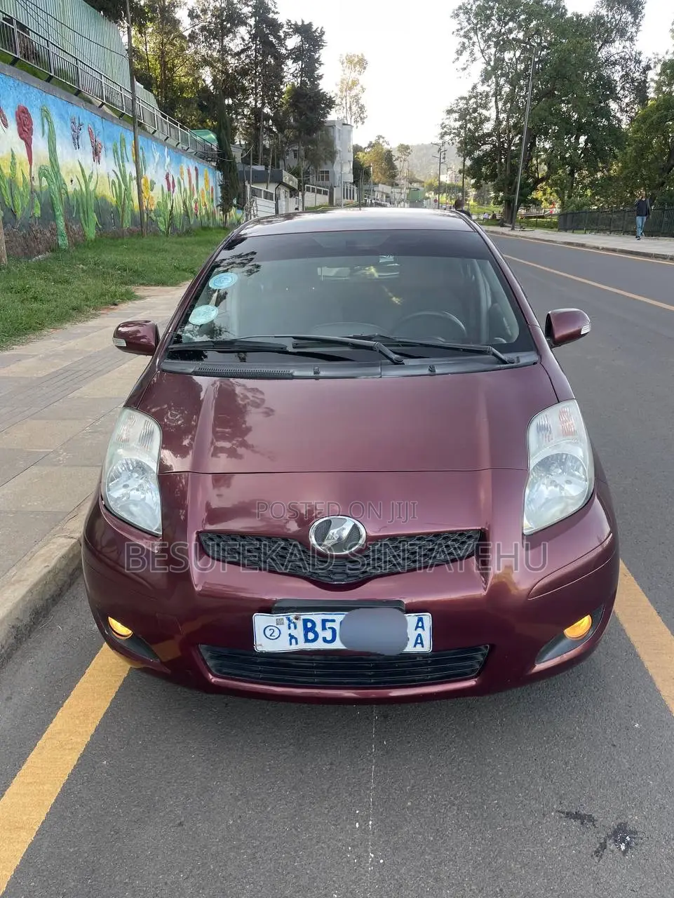 Toyota Yaris Base Hatchback 5dr 2010 Burgundy