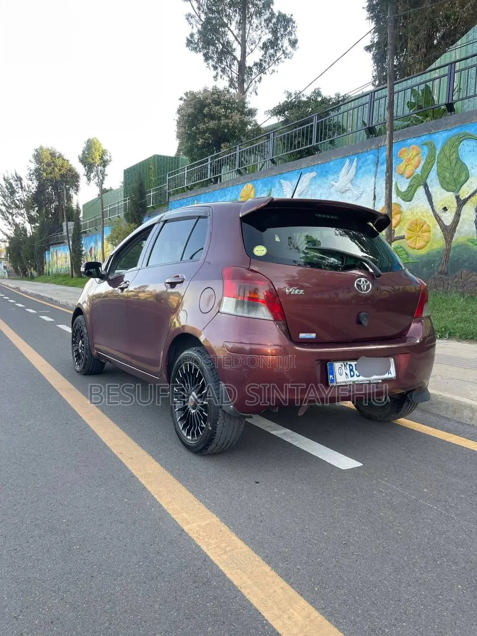 Toyota Yaris Base Hatchback 5dr 2010 Burgundy