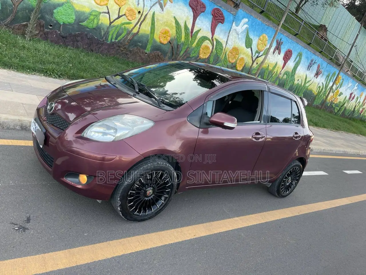 Toyota Yaris Base Hatchback 5dr 2010 Burgundy