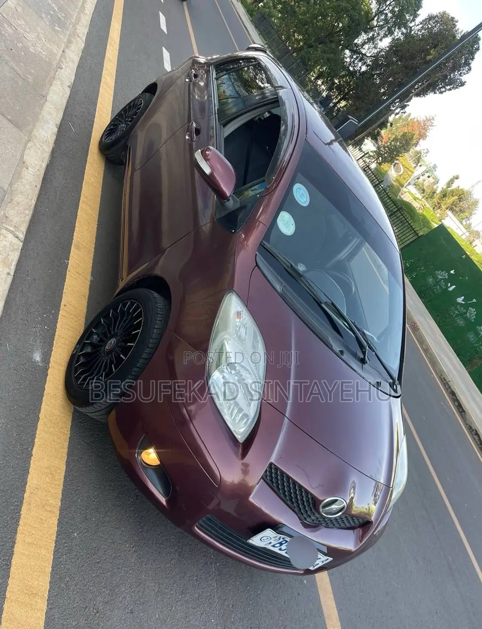 Toyota Yaris Base Hatchback 5dr 2010 Burgundy