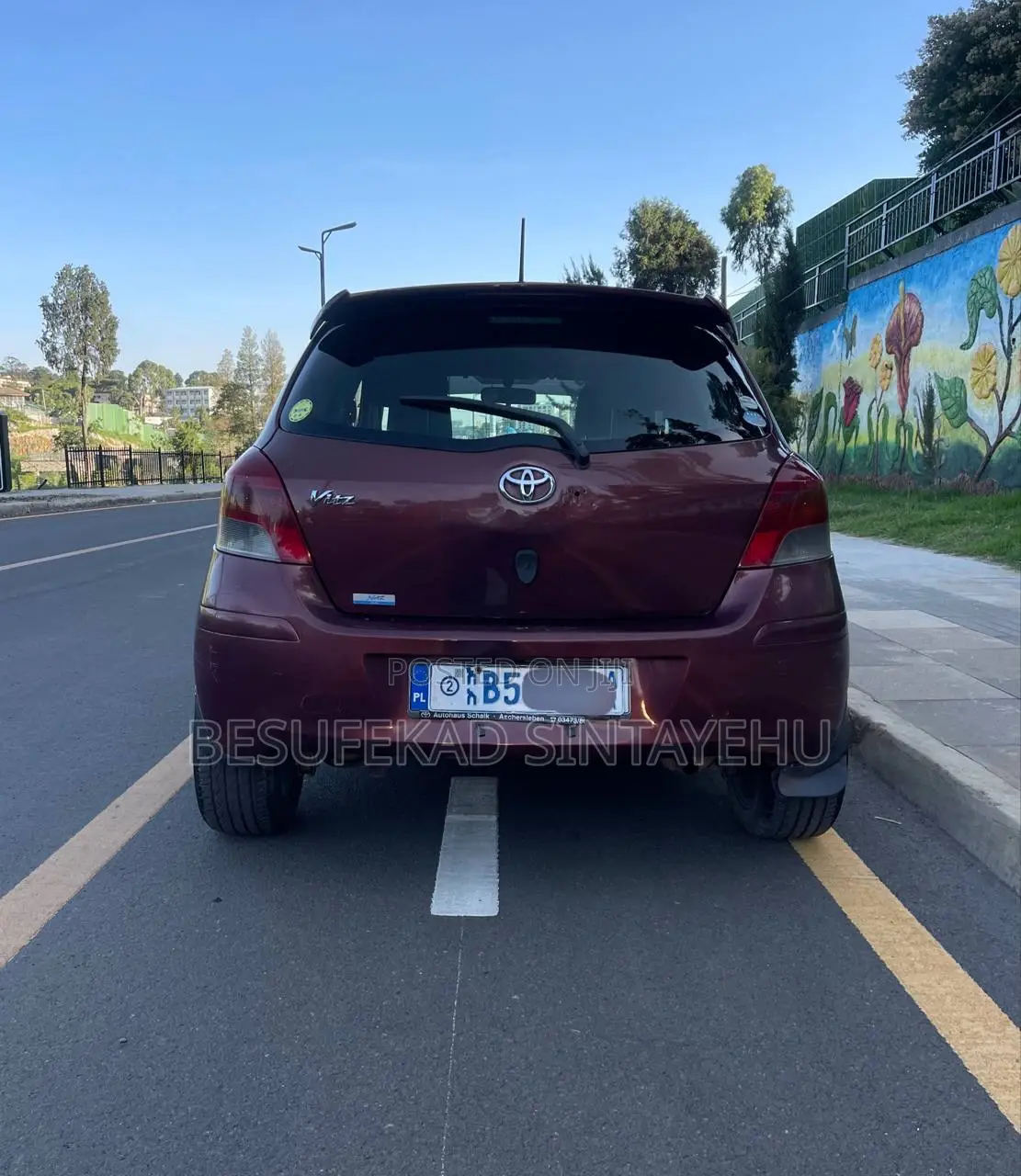 Toyota Yaris Base Hatchback 5dr 2010 Burgundy