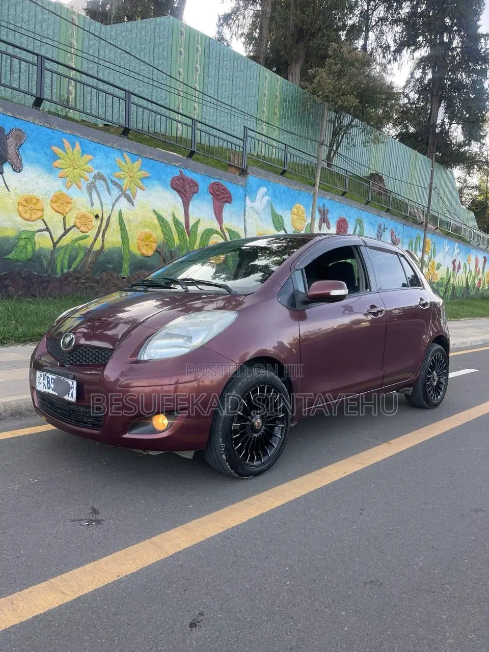 Toyota Yaris Base Hatchback 5dr 2010 Burgundy