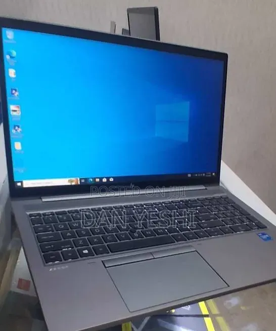 New Laptop HP ZBook Firefly G8 16GB Intel Core i7 SSD 512GB