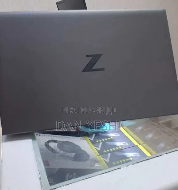 New Laptop HP ZBook Firefly G8 16GB Intel Core i7 SSD 512GB