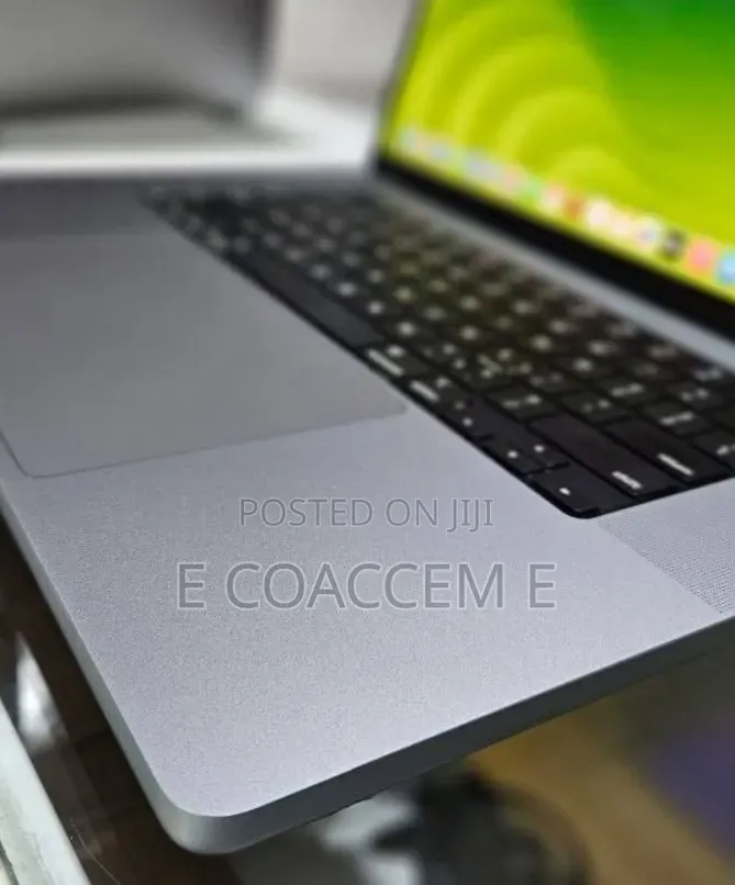 New Laptop Apple MacBook 32GB SSD 1T